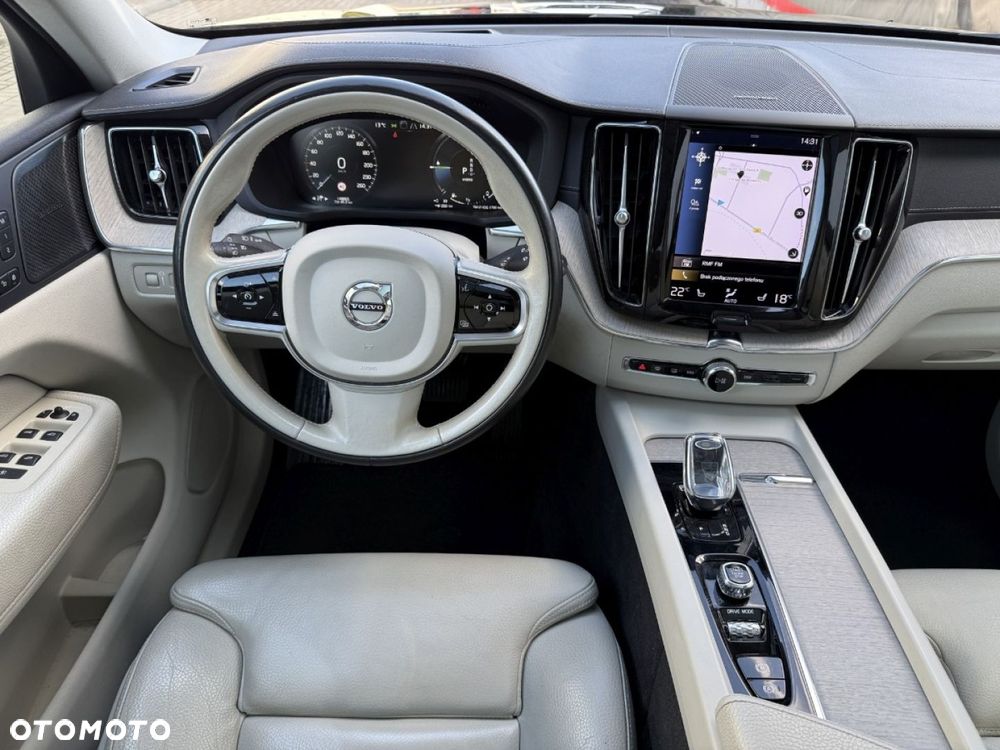 Volvo XC 60 T6 Plug-In Hybrid AWD Inscription - 19