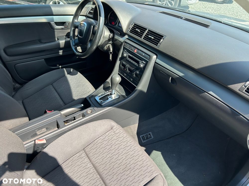 Audi A4 Limousine - 14
