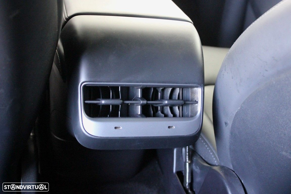 Tesla Model Y - 20