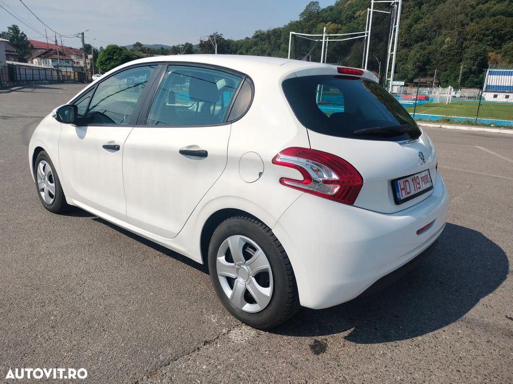 Peugeot 208 - 4
