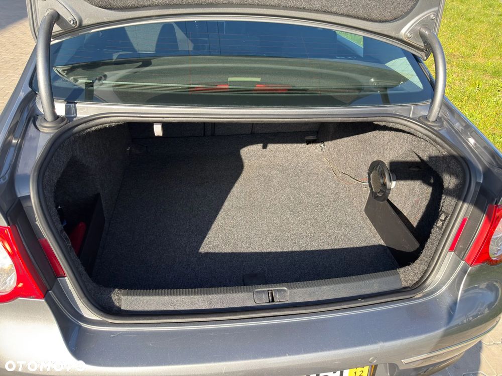 Volkswagen Passat 2.0 FSI Comfortline - 17