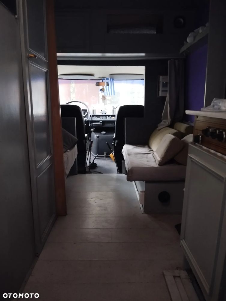 Mercedes-Benz 207D - 11