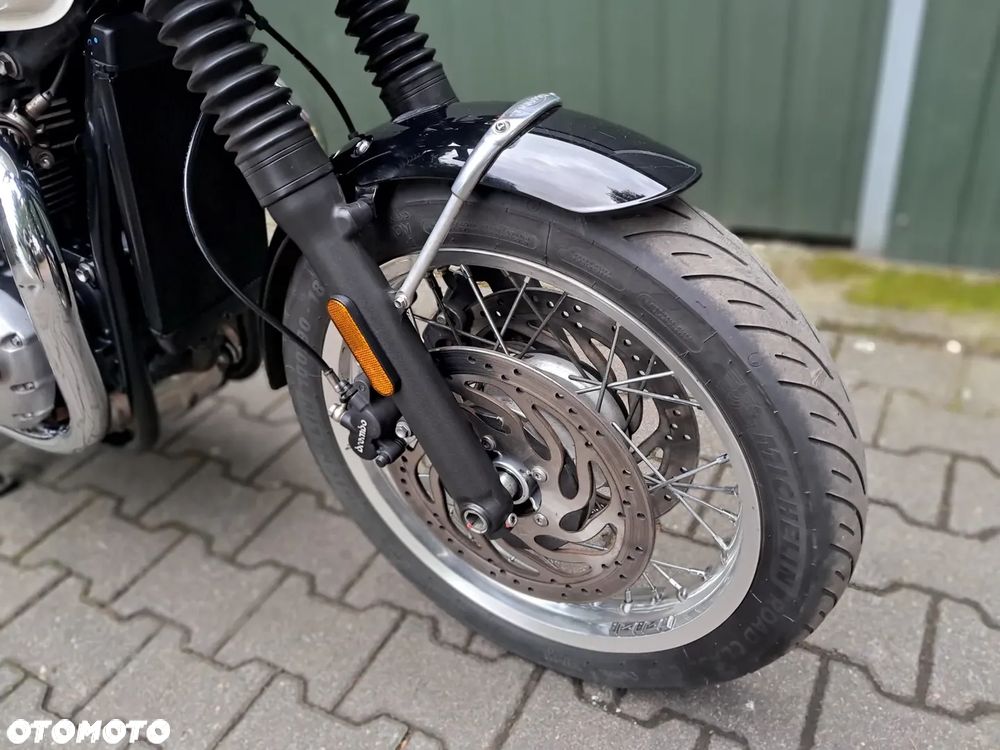 Triumph Bonneville - 10