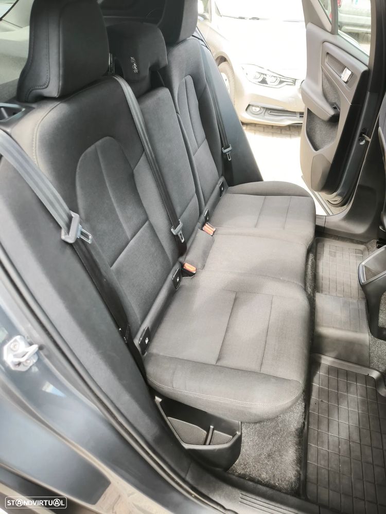 Volvo XC 40 1.5 T3 Tech Edition - 14