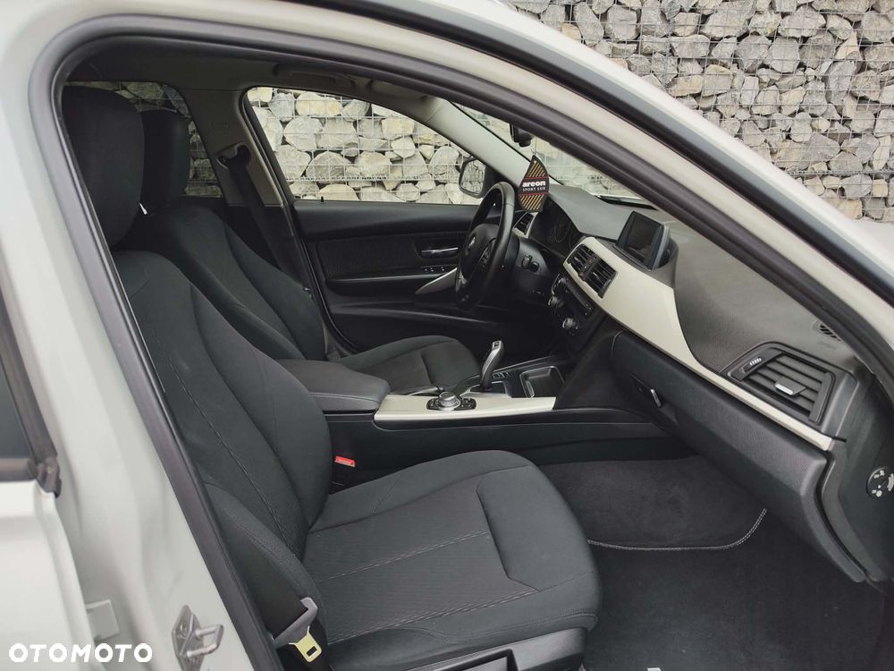 BMW Seria 3 318d Blue Performance Sport Line - 22