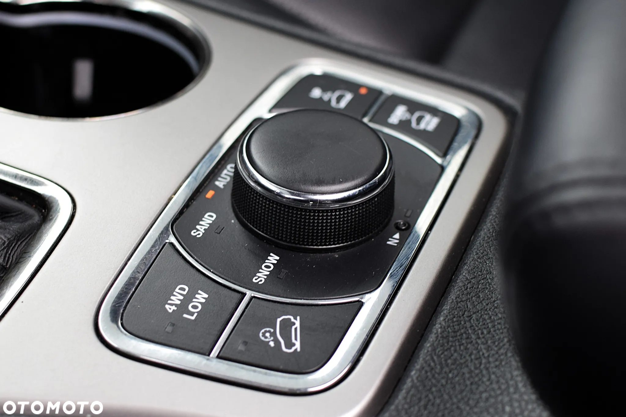 Jeep Grand Cherokee - 27