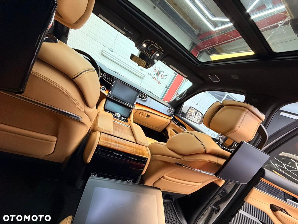 Jeep Grand Wagoneer - 18