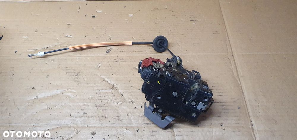 Zamek prawy tył tylny prawy Audi A4 B6 4B0839016D - 1