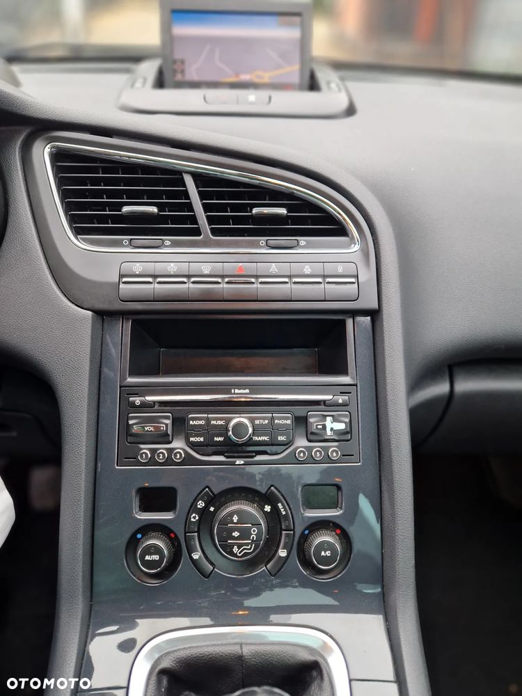 Peugeot 5008 HDI FAP 150 Allure - 25