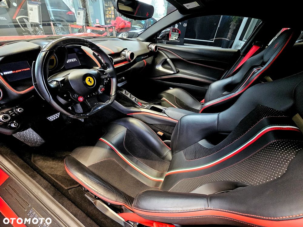 Ferrari 812 Superfast - 12
