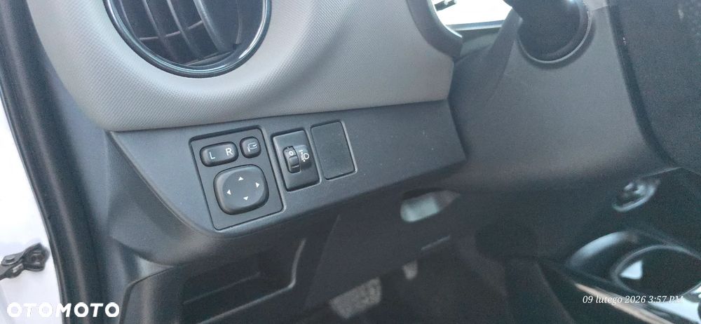 Toyota Yaris 1.5 VVT-i Lounge - 24