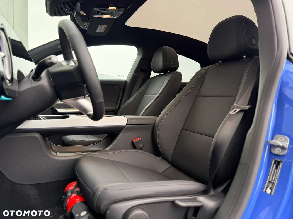 Mercedes-Benz CLA - 16