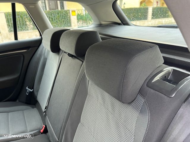 VW Golf Variant 1.6 TDi Confortline - 23