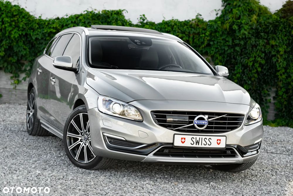 Volvo V60 D6 AWD Plug-in Hybrid Momentum - 2