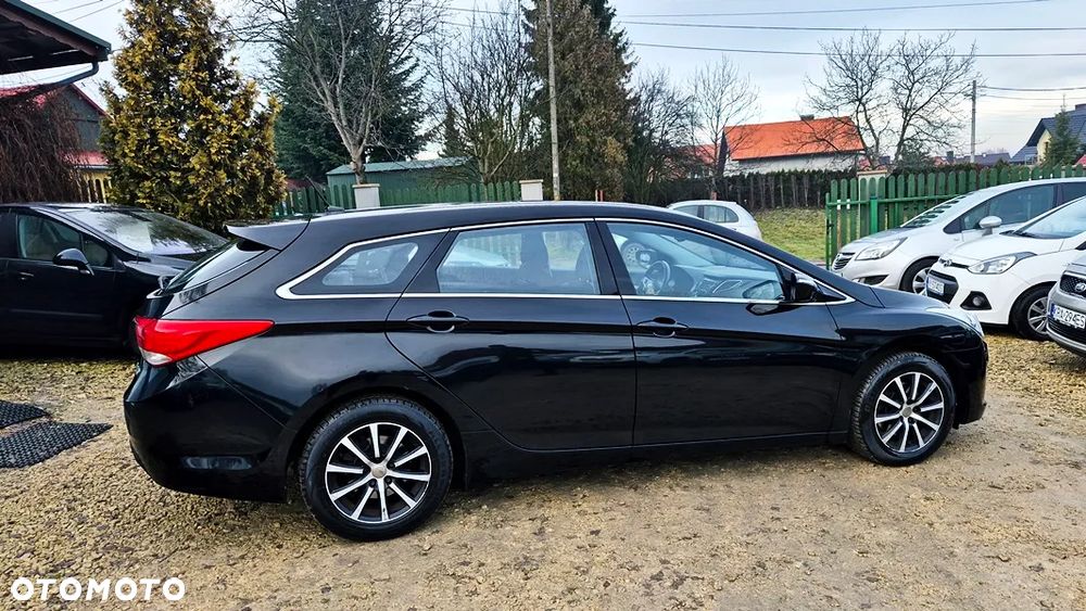 Hyundai i40 Kombi blue 1.6 Family+ - 13