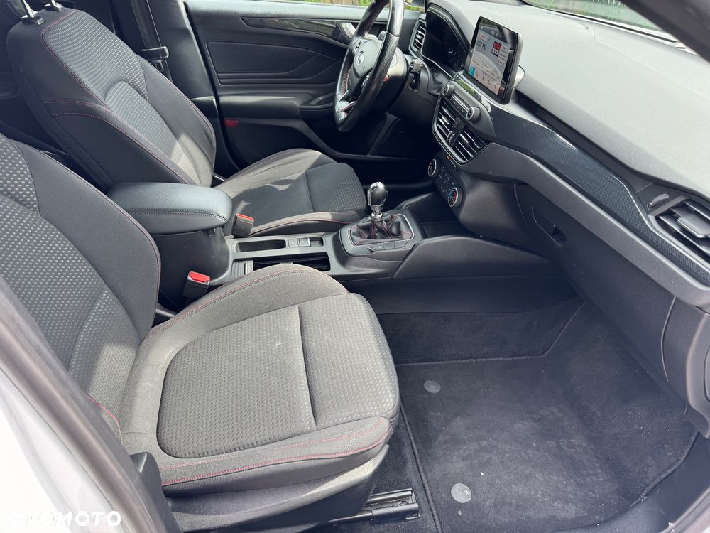 Ford Focus 1.5 EcoBlue Start-Stopp-System ST-LINE DESIGN - 16