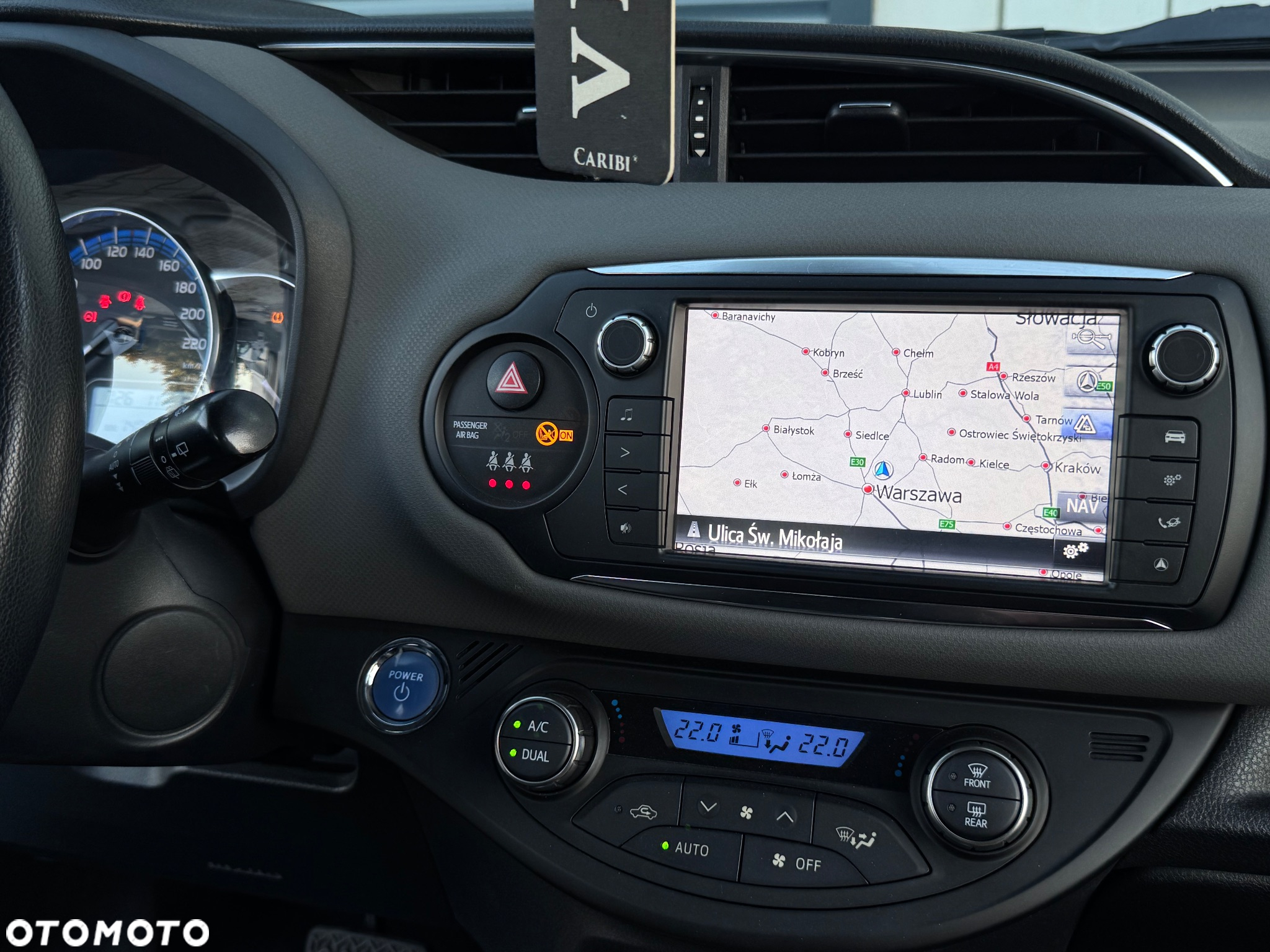 Toyota Yaris Hybrid 100 Premium - 32