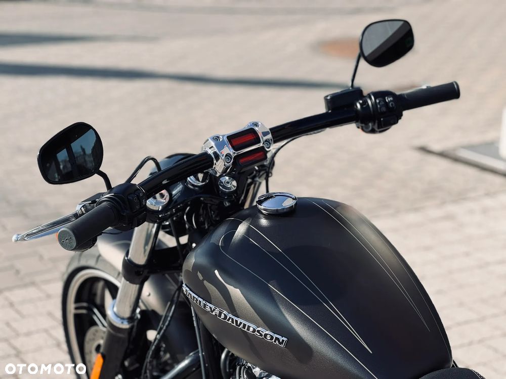 Harley-Davidson Softail Breakout - 20