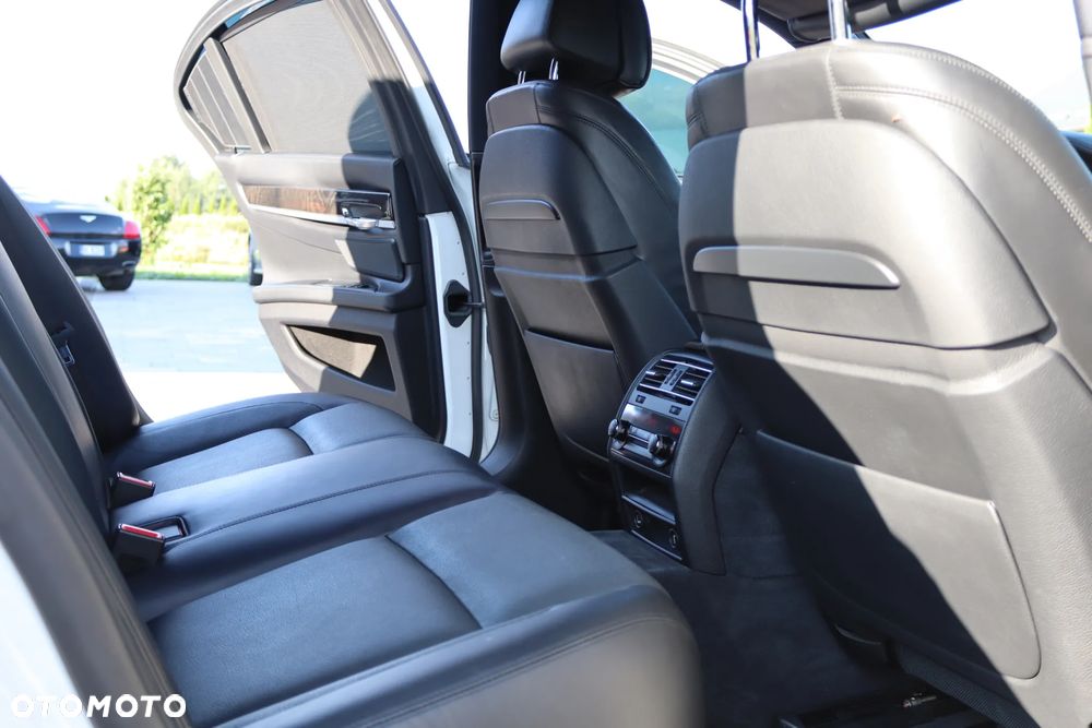 BMW Seria 7 750i - 23