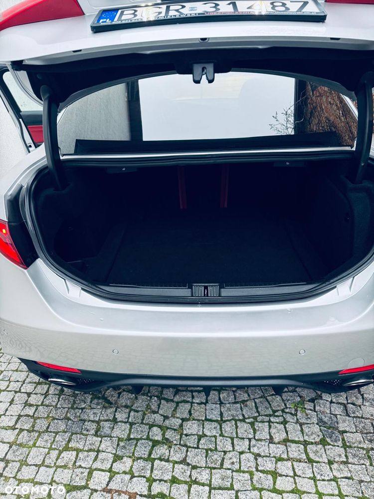 Alfa Romeo Giulia 2.2 AT8-Q4 Veloce - 15