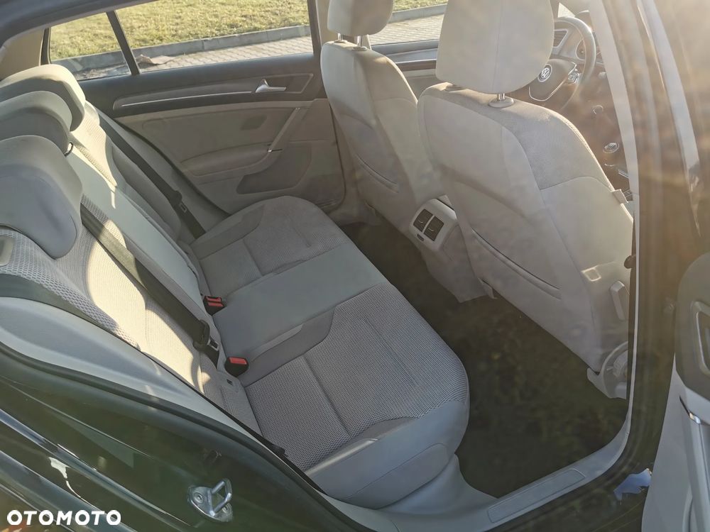 Volkswagen Golf - 22