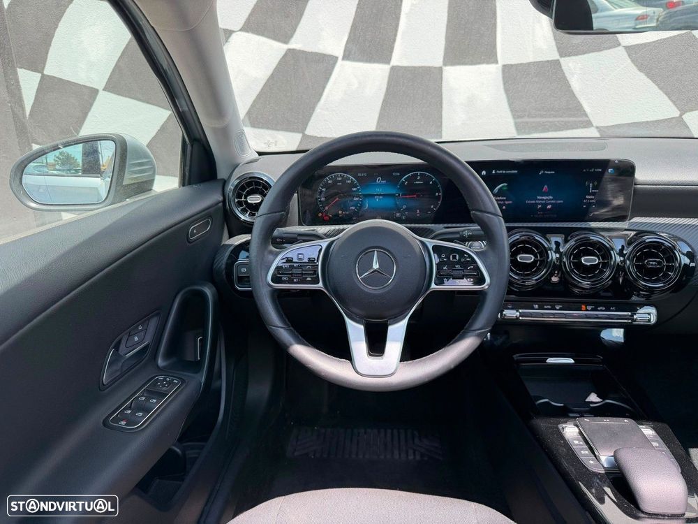 Mercedes-Benz A 180 Limousine d Progressive Aut. - 4