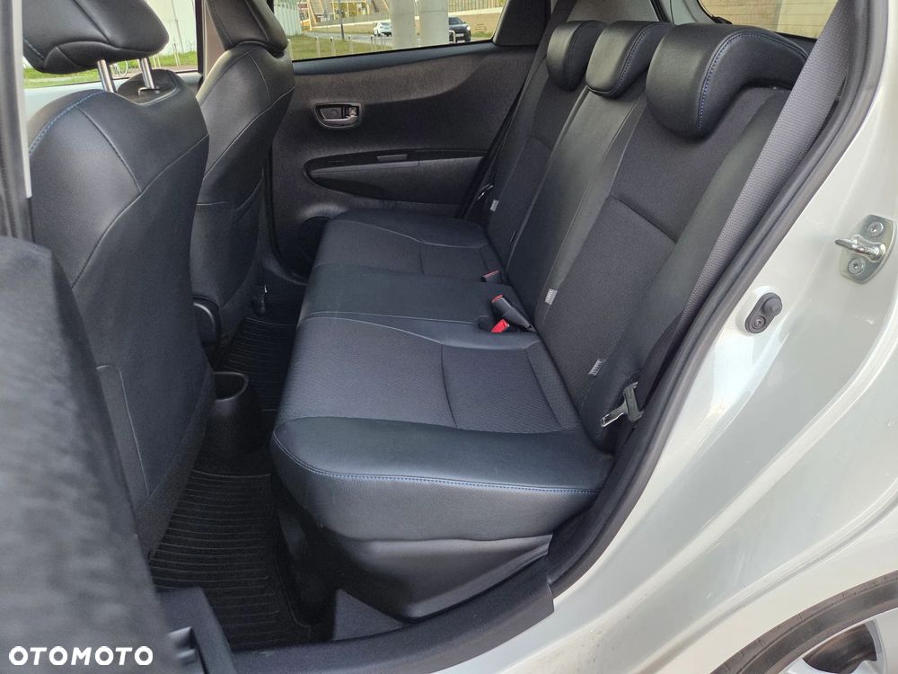Toyota Yaris Hybrid 100 Dynamic - 14