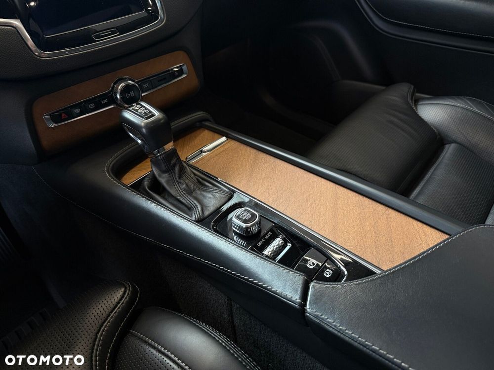 Volvo XC 90 - 31