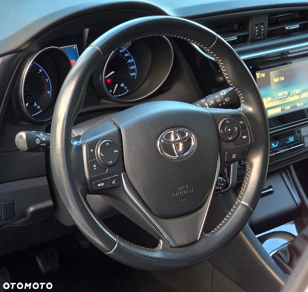 Toyota Auris 1.6 Premium - 36