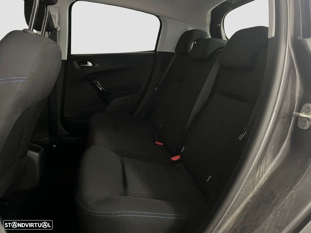 Peugeot 208 1.2 PureTech Signature - 7