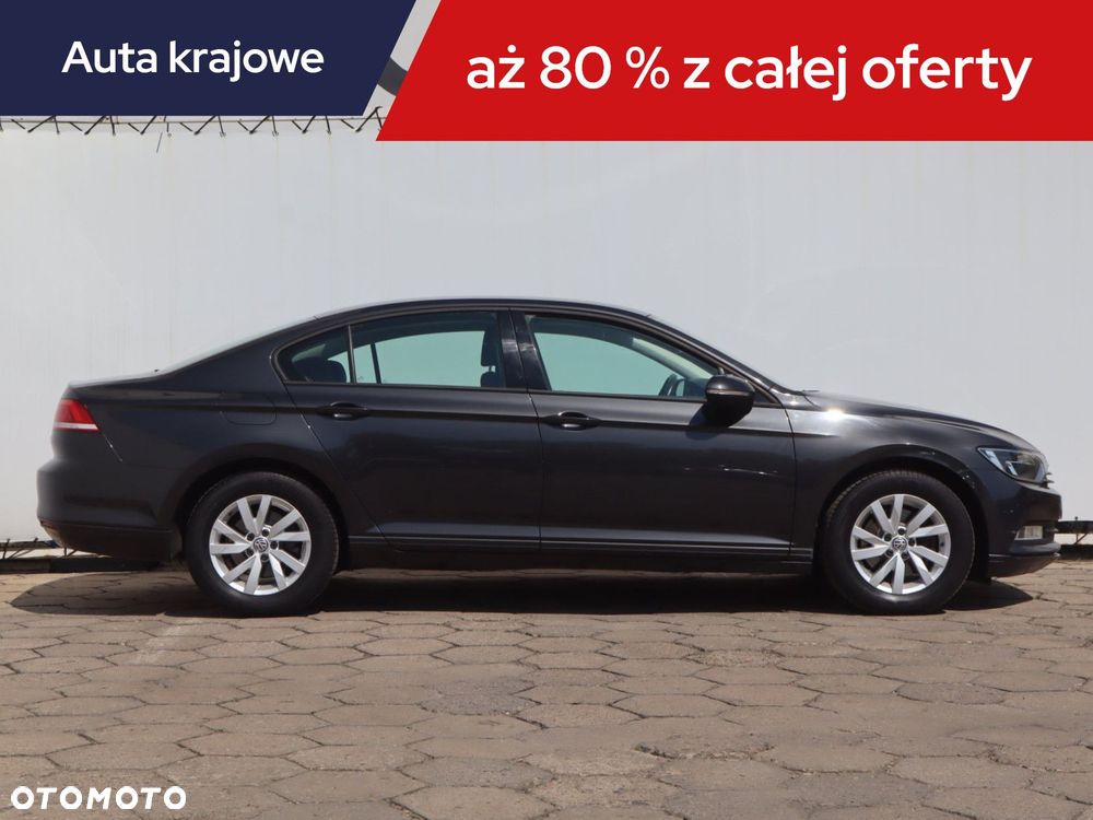 Volkswagen Passat - 8