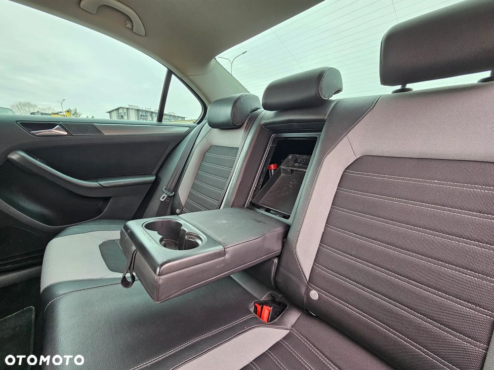 Volkswagen Jetta 1.6 TDI DPF Highline - 26