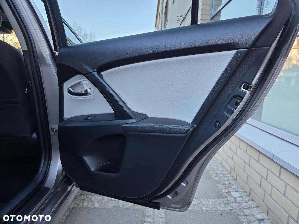 Toyota Avensis - 21