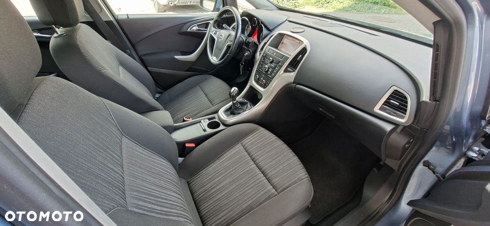 Opel Astra 1.6 Turbo Design Edition - 8