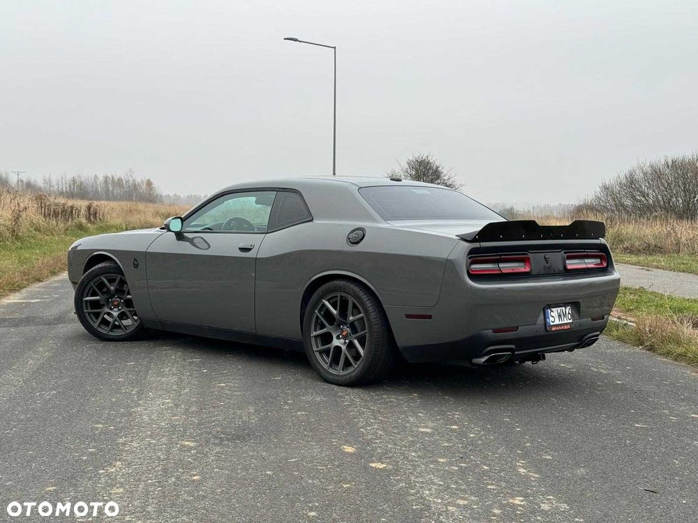 Dodge Challenger - 4