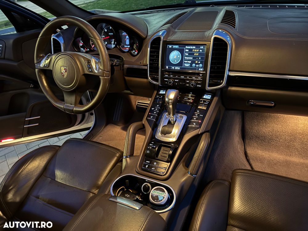 Porsche Cayenne Platinum Edition - 8