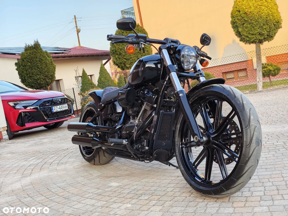 Harley-Davidson Softail Breakout - 2