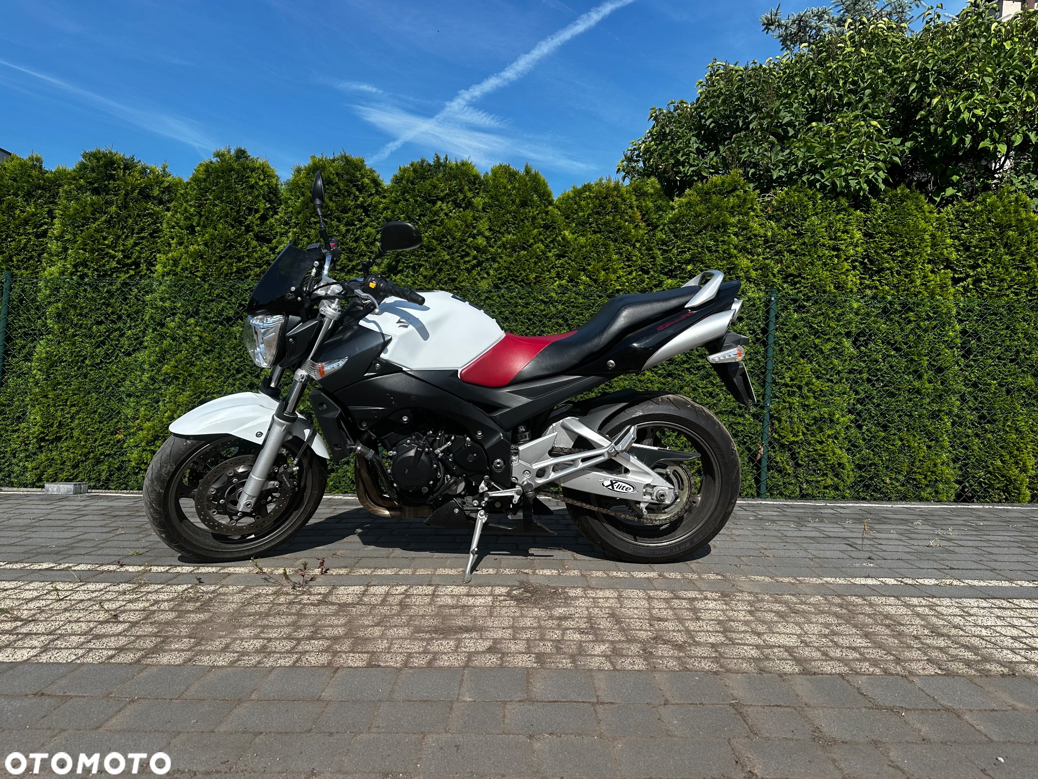 Suzuki GSR - 2