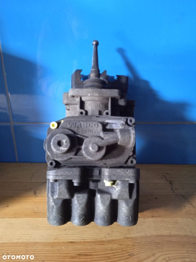 Zawór główny hamulcowy MAN TGL TGM 81521306284 - 1