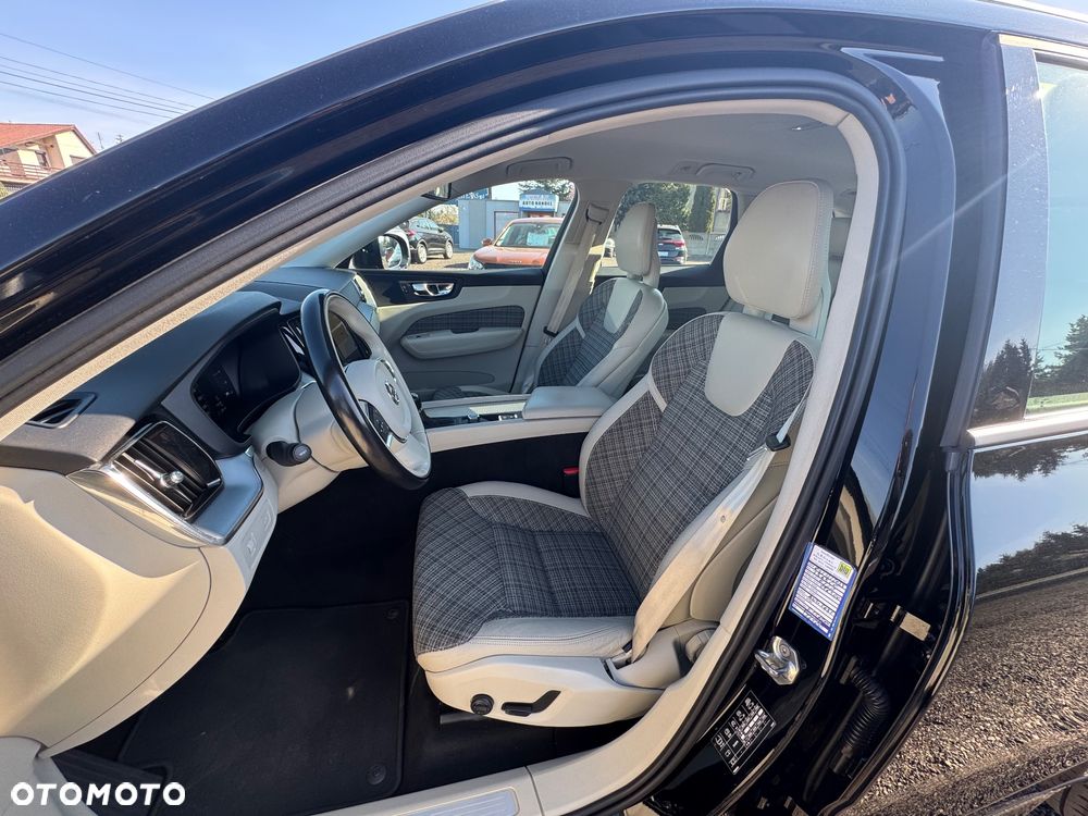Volvo XC 60 D4 AWD Geartronic Momentum - 23