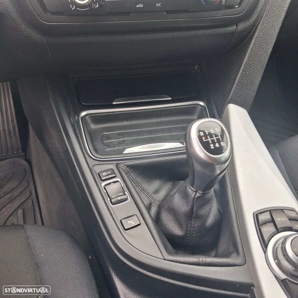 BMW 320 d Sport Line - 15