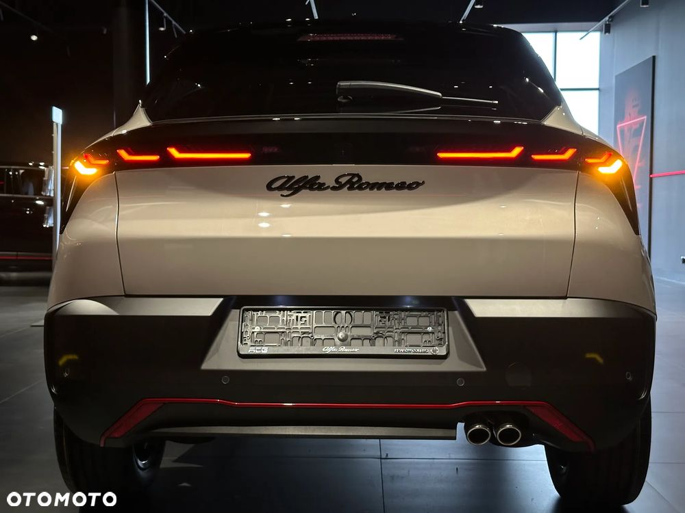 Alfa Romeo Junior 1.2 mHEV Ti eDCT - 9