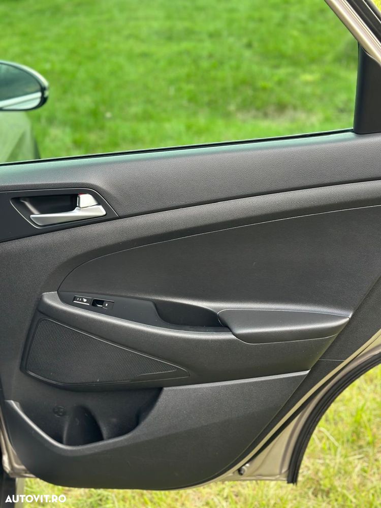 Hyundai Tucson 2.0 CRDI 4WD Automatik Style - 29