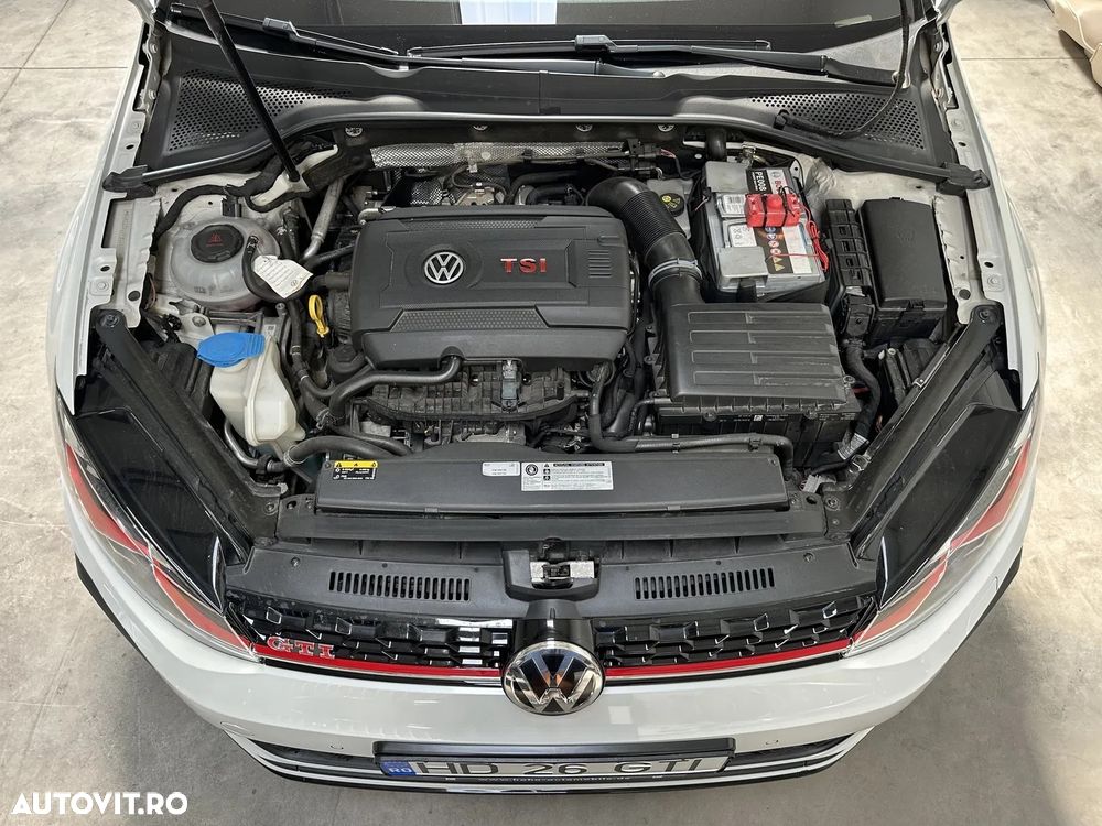 Volkswagen Golf - 33
