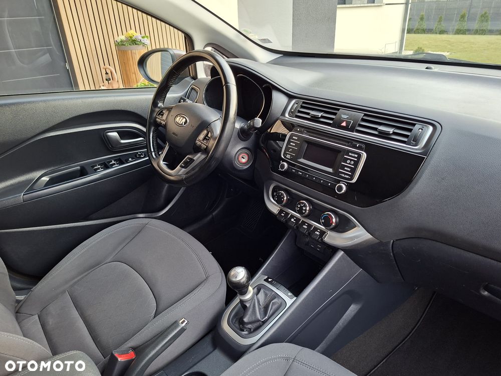 Kia Rio - 8