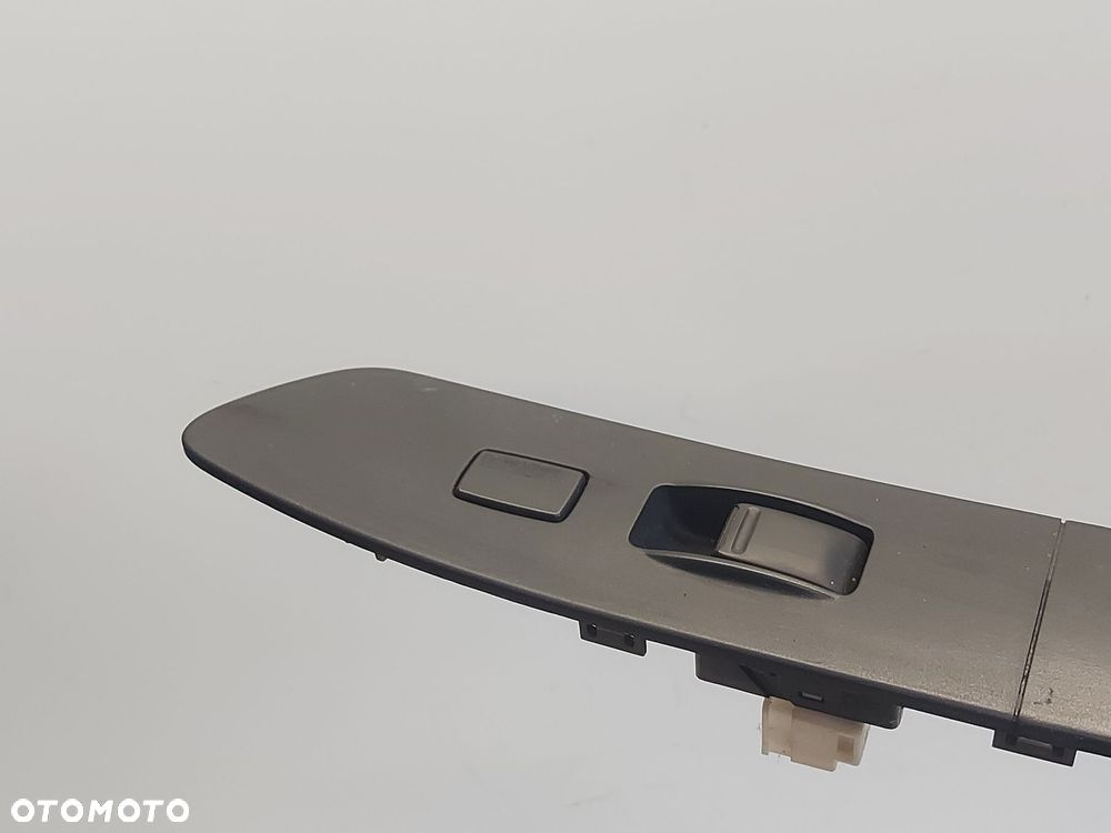 NISSAN PRIMERA P12 PRZEŁĄCZNIK SZYB PRAWY PANEL - 4