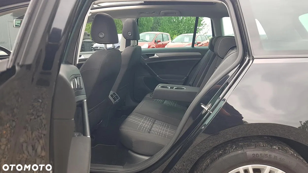 Volkswagen Golf Variant 2.0 TDI BlueMotion Technology Lounge - 26
