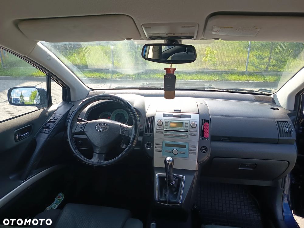 Toyota Corolla Verso - 12