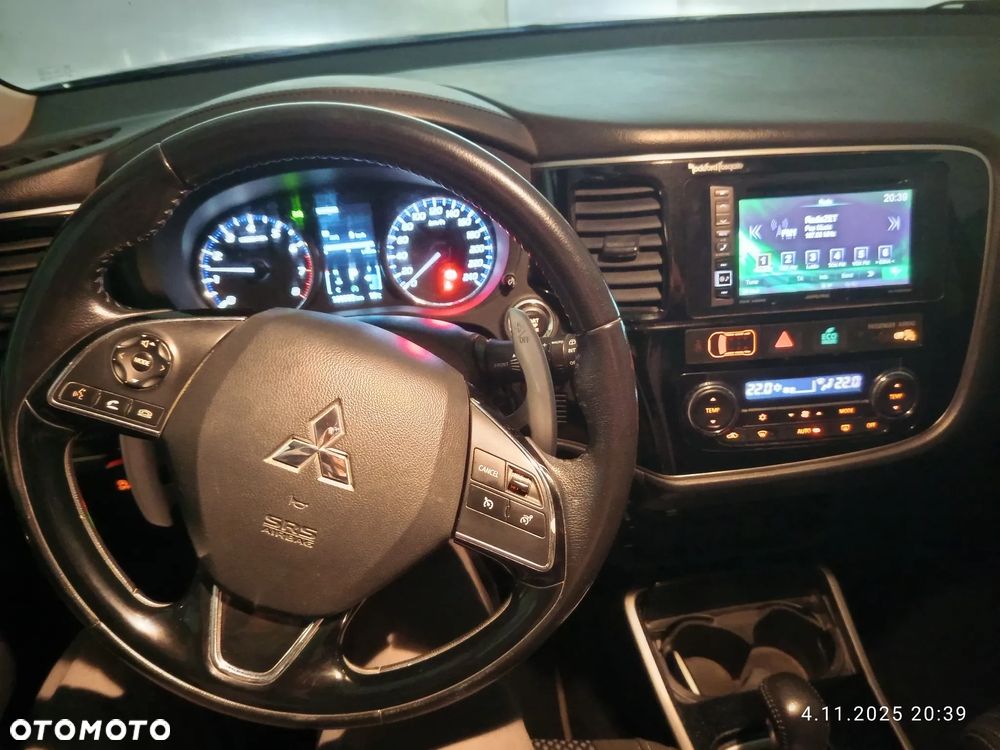 Mitsubishi Outlander 2.0 Intense + Navi 4WD CVT - 14