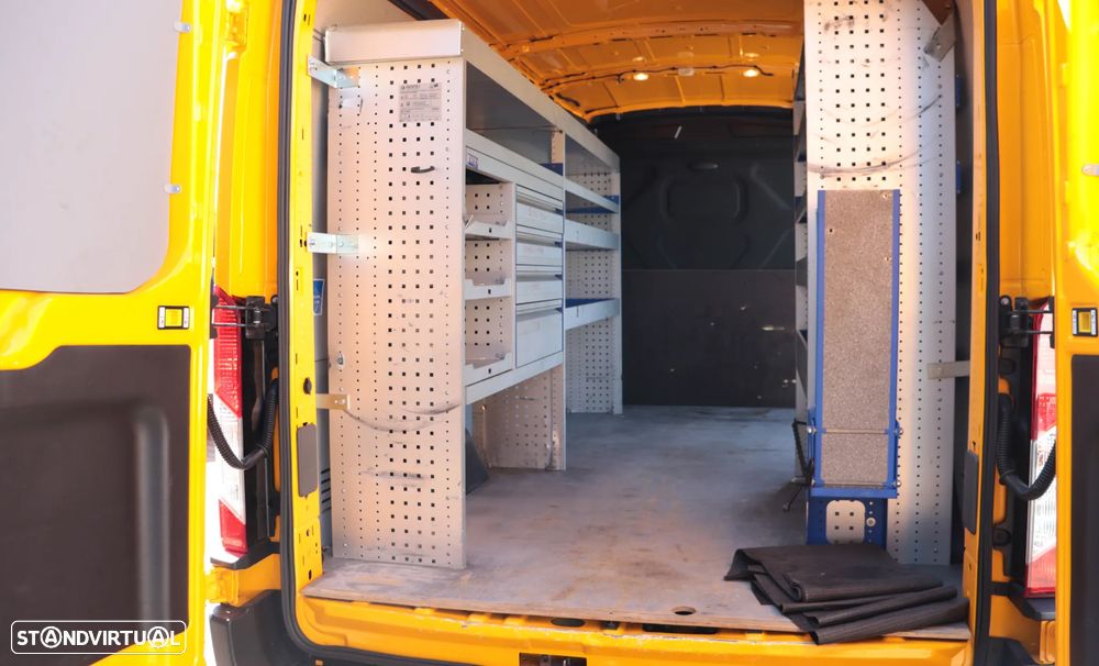 Ford Transit 2.0 EcoBlue L3H2 **IVA Dedutível - 27